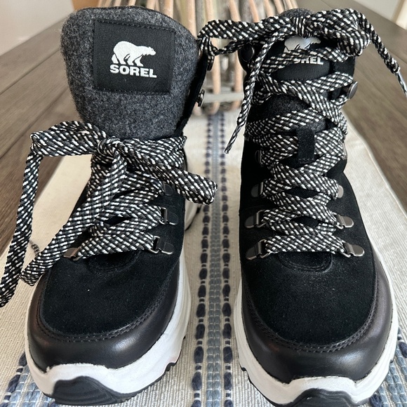 Sorel Women’s Black Lace-Up Winter Boots – Size 6 - Picture 6 of 8